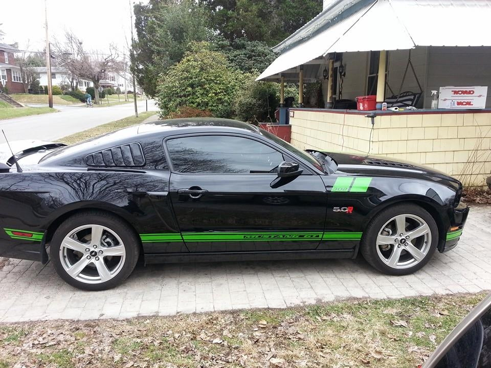 MUSTANG ROCKER PANEL STRIPE KIT 2005-UP CHOOSE COLOR & TEXT