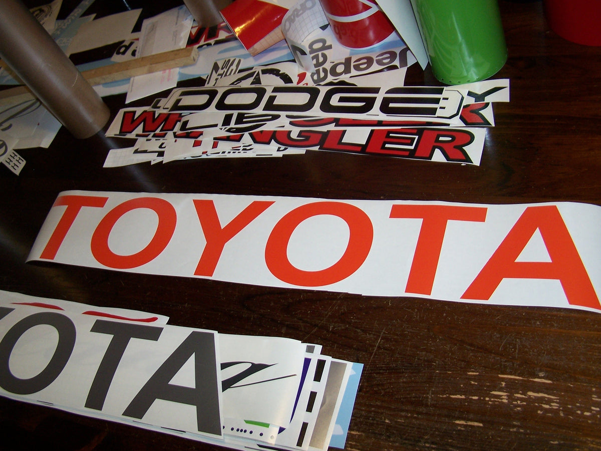 TOYOTA PICK UP TRUCK TAILGATE DECAL CHOOSE COLOR AND SIZE